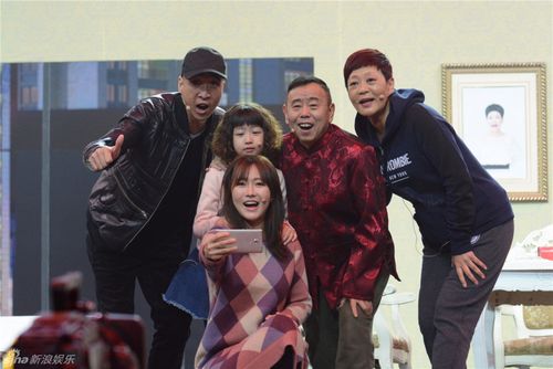 潘阳笑谈"潘长江女儿"标签 父女同台演绎爆笑小品