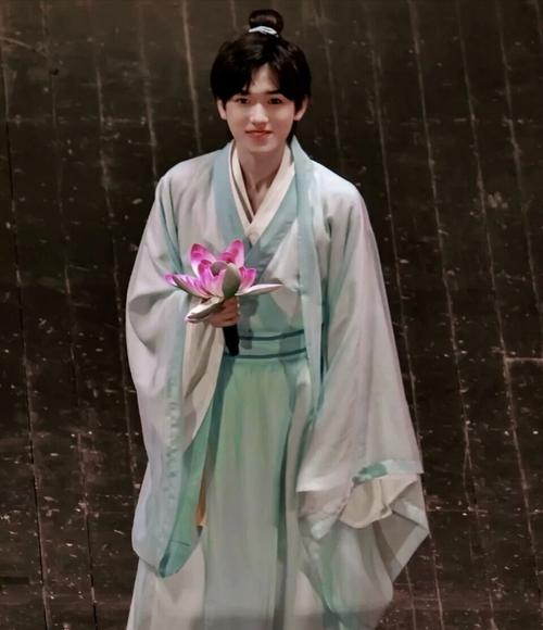 我最爱的宋亚轩的每个古风瞬间