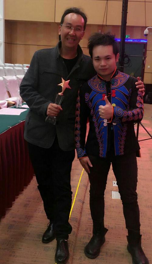 和中国好声音哈尼小王子李维真在一起