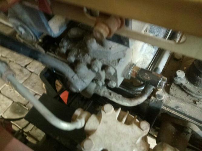 拖拉机带后斗液压油没有压力