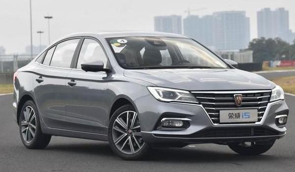 艾瑞泽5和荣威i5哪个好荣威i5动力强配置丰富推荐购买