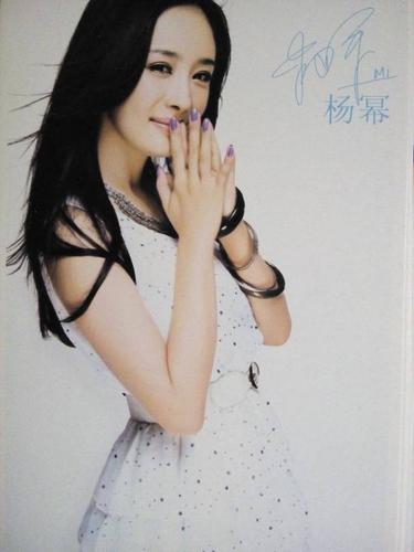 杨幂亲手签名是怎么样的,最好图片