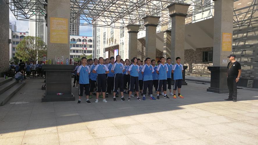 强身立志 青春飞扬 ——李达中学208班军训剪影