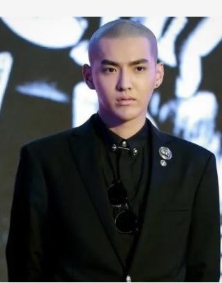 谁p个吴亦凡狱照啊