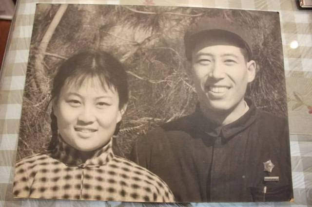 转业后张克境进入文兴宇所在的实验话剧院,当时他是剧院的团委书记.