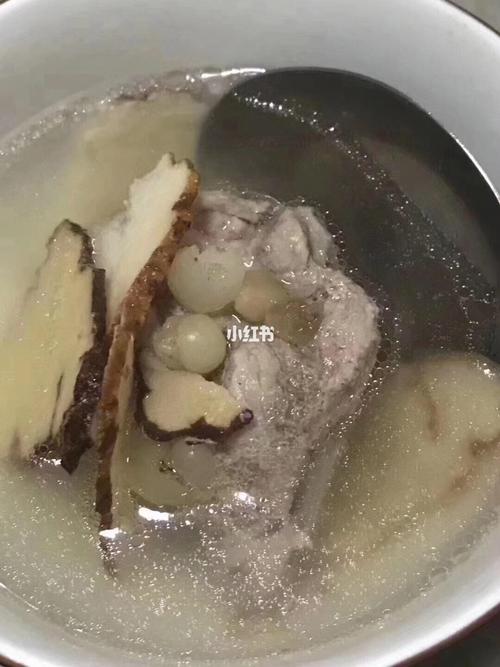 虎奶菌功效 夜咳: 虎乳菌 川贝 瘦肉 热咳: 虎乳菌 麦冬 川贝 排骨