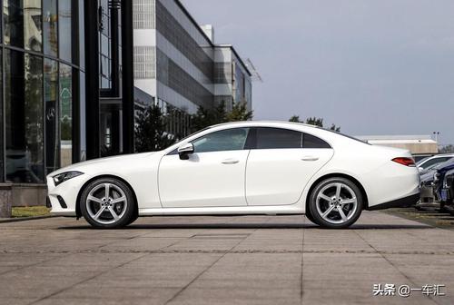 50多万元的奔驰cls 300,网友调侃:这车早已"火"遍全国