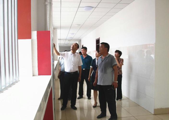 平阴县委副书记,县长焦卫星视察平阴县锦水双语学校