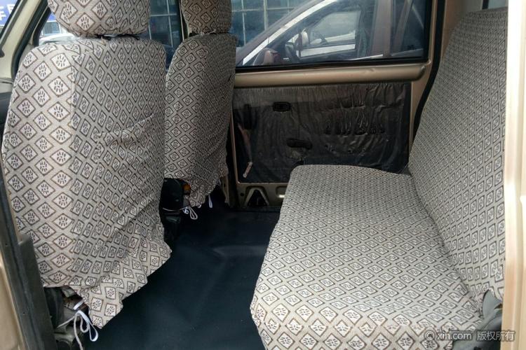 五菱汽车荣光后排全景