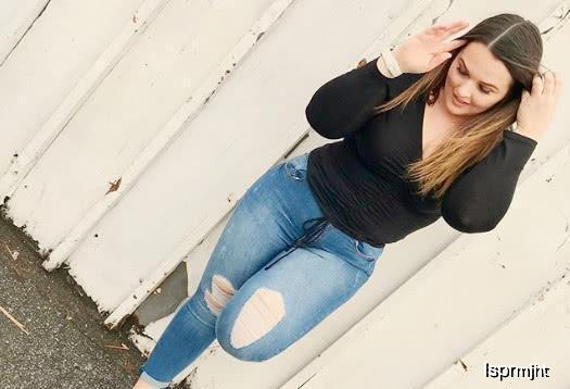 190斤大码模特,大象腿粗似玉柱,展现性感丰腴美