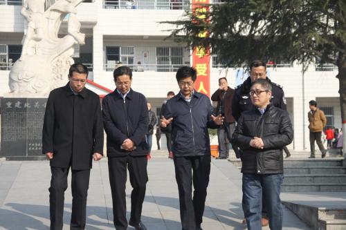 蒲城县政府副县长钟磊检查指导开学工作