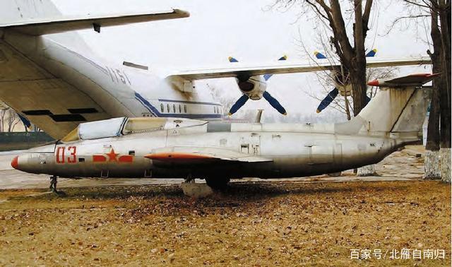 捷克l-29"海豚"教练机,单价11.2万,60年代中国购入4架