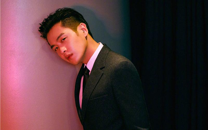 张若昀超帅西装写真图片桌面壁纸