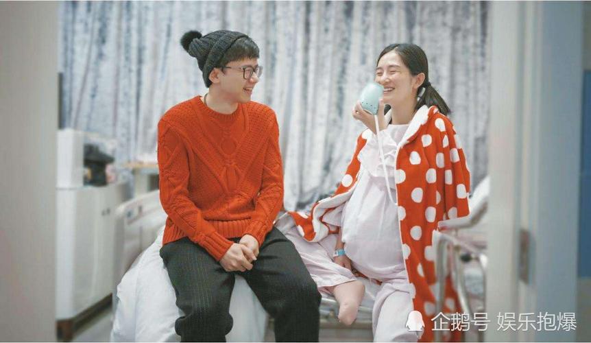 怀孕大肚素颜照曝光分外吸睛,张杰何炅联合陪产令人感动