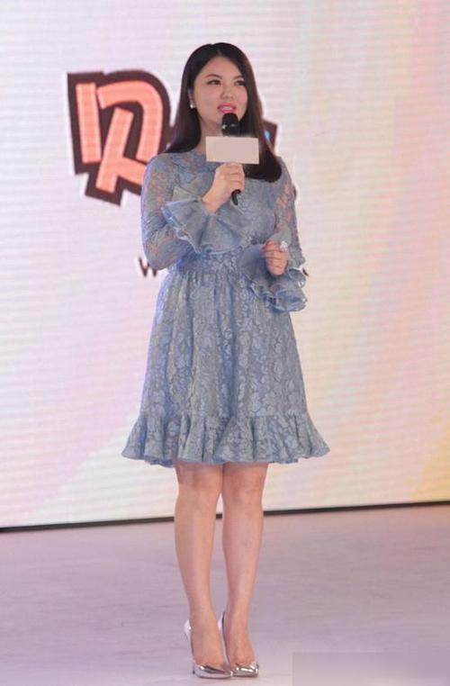 李湘胖得恰到好处,丰腴身材穿蕾丝裙,珠圆玉润美得真富态