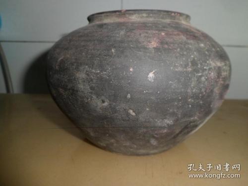 汉代黑陶罐