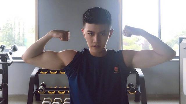 10位隐藏版的肌肉男神,任嘉伦那手臂太惊人