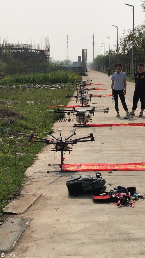 横幅无人机 无人机悬挂横幅标语 宣传 效果 噱头