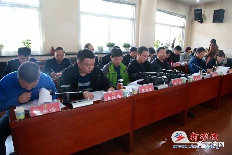 忻州市人大执法检查组及环保行记者团在保德县检查采访