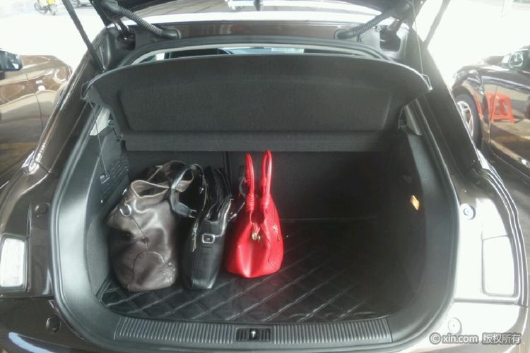 奥迪a1(进口)后备箱