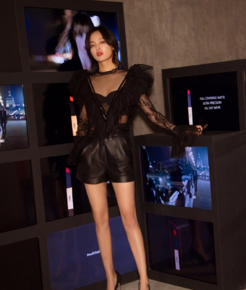 辛芷蕾太奔放,穿套健身服去运动,健美身材让人看直眼