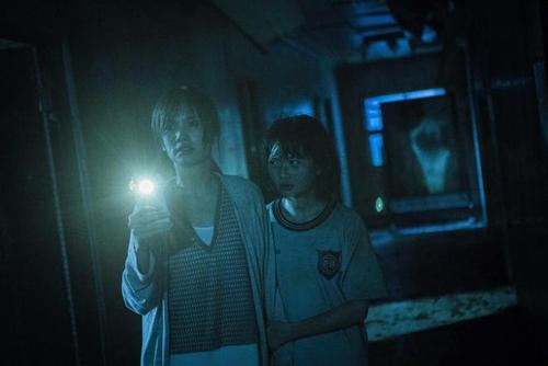 杨丞琳拍"红衣小女孩2"不适 高慧君派助理护身|符咒