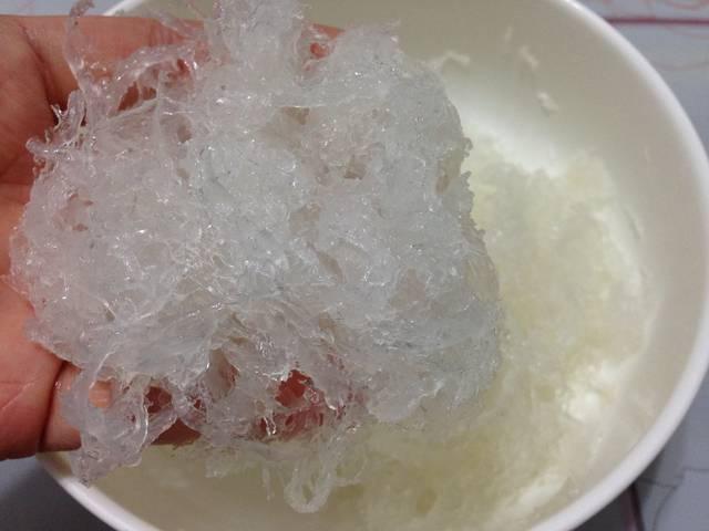 6,纯燕窝:泡开时间短,4小时可泡发完全. 泡发后丝丝分明,晶莹剔透