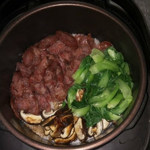手机用户2686_319h做的腊味煲仔饭(电饭锅版)