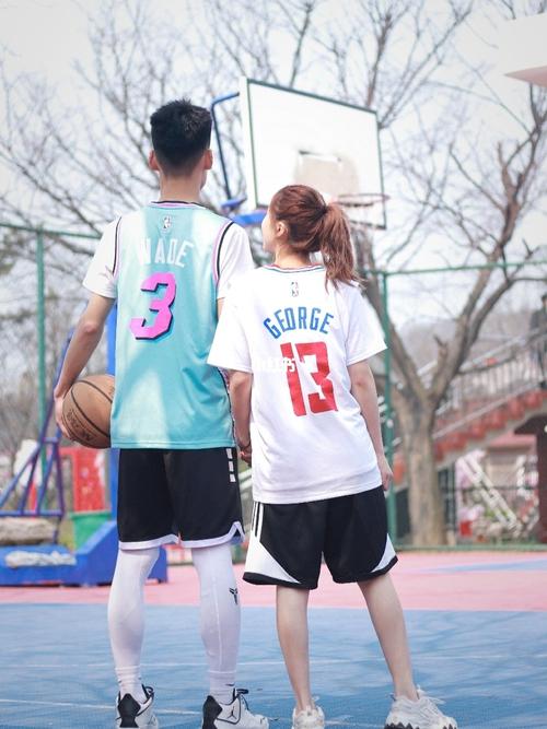 一起打篮球呀情侣写真