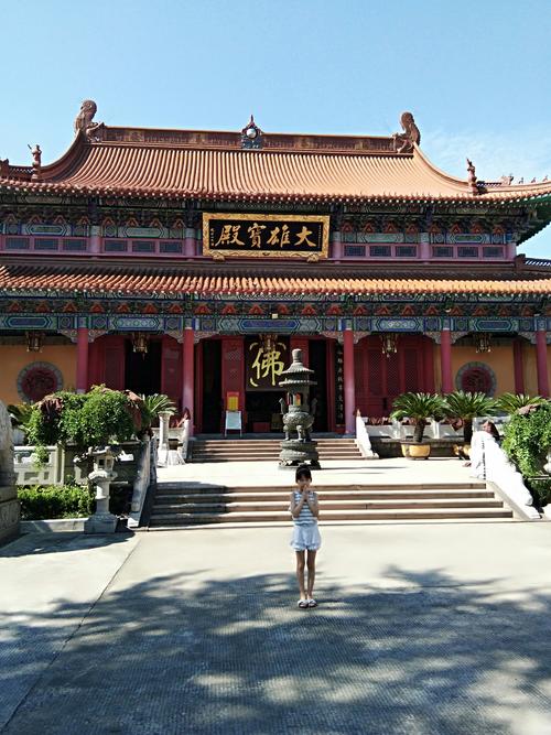 妈妈说快开学了,还带我去了凤鸣寺拜佛,希望佛祖保佑我学习棒身体棒!