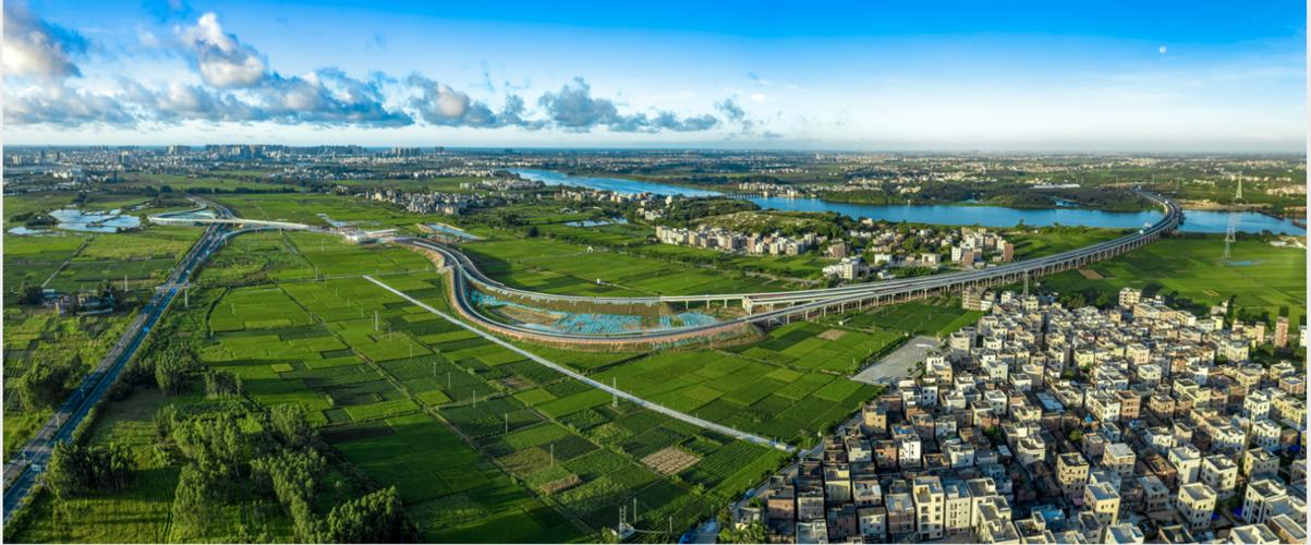 桥上建高速,桥下修村路,汕湛高速吴川支线高速通车