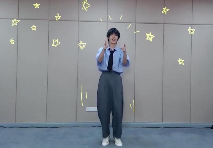 【tnt/时代少年团/丁程鑫】在 线 宅 舞 (恋爱幸运曲奇,特效版)_哔哩