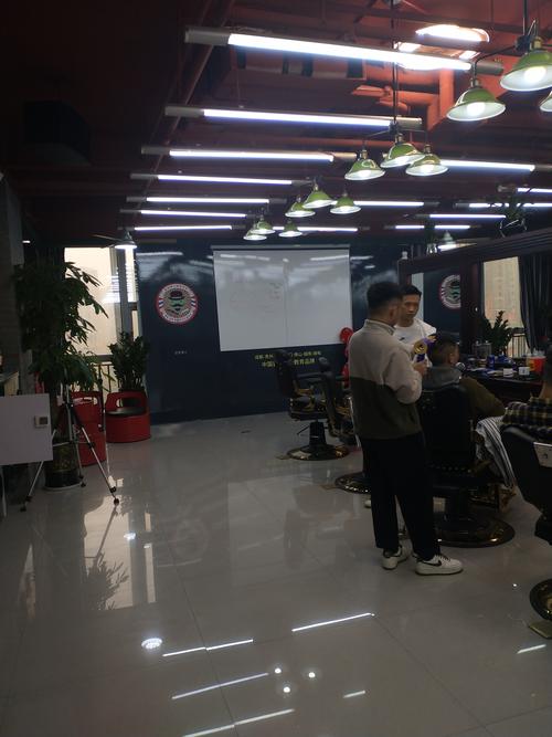 创星是他理发馆世纪金源分店