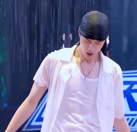 王一博水舞台太炸了 湿身胸震我人没了