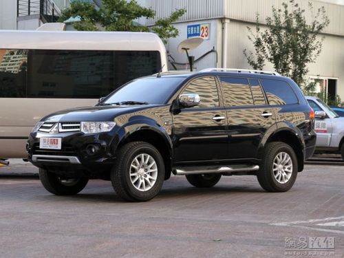 帕杰罗·劲畅降价优惠3万 少量现车