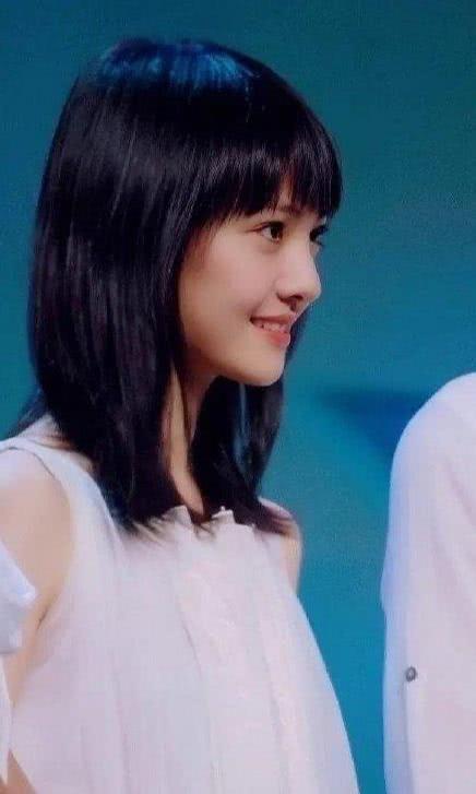 郑爽18岁照片被疯传,美到窒息气质满分!肉嘟嘟婴儿肥超可爱