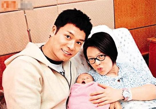 郭晋安:靠"卖傻"获影帝,娶"红孩儿"为妻,如今过成了