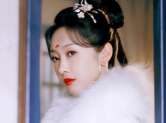 2年前演《陈情令》,2年后露脸《与君歌》,宣璐又靠古装美了一把