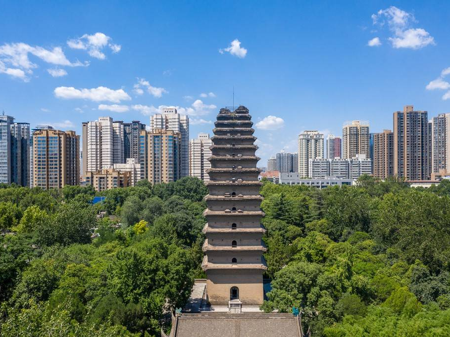 航拍西安千年古塔小雁塔距今1300余年历史