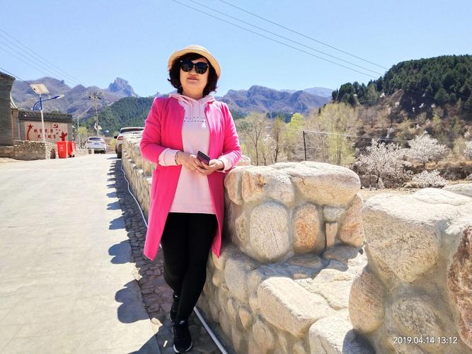 和连长一起参观阜平县城南庄爱国主义教育基地,总书记