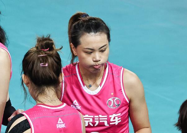 中国女排再添准妈妈曾春蕾被传已怀孕北京女排困境顿显