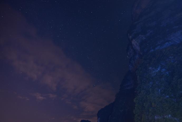 夜晚的天门山有多美##天门山999级天梯又亮了