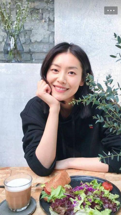 超模大表姐刘雯常年身材不走样减肥方法公开不妨借鉴一下