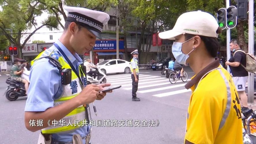 千万别这样骑电动车,交警正在严查整治!被抓一次罚50元