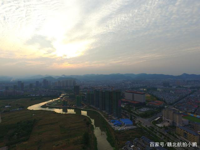 航拍江西九江美丽瑞昌一角,一个不大的县城,看起来有大城市的感觉