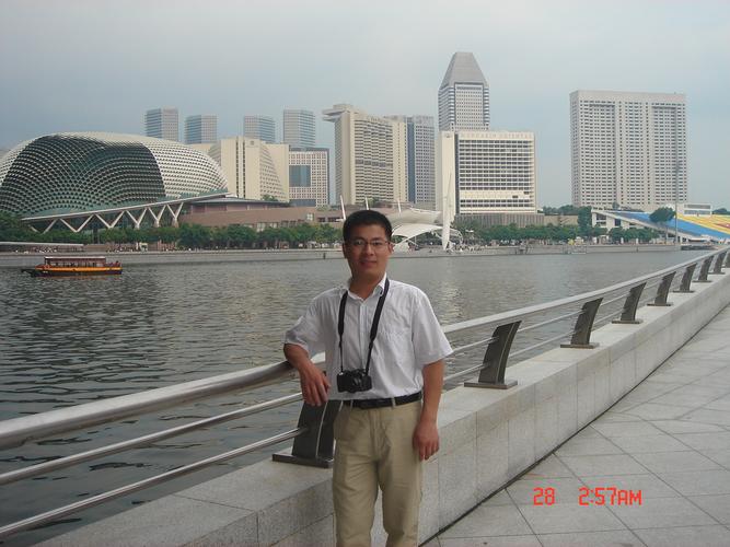 陆浩刚,1999年8月参加工作.数控加工高级工,机械工程师.