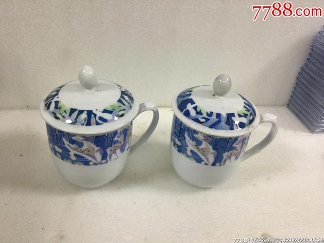 湖南界牌陶瓷研究所特制手绘御温杯一对