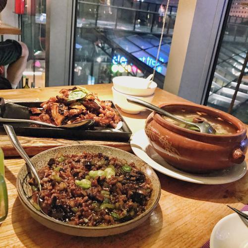 北京 太古里景观带室外露天餐厅 云南菜-中八楼_美食_旅行_小红书