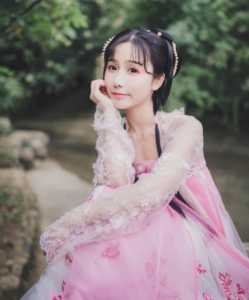 斗鱼女神小深深儿主播清纯古装写真
