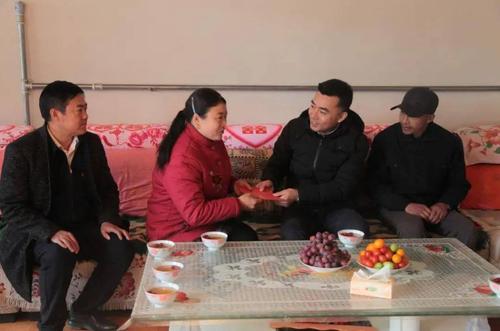 刘超副省长慰问省牦牛繁育推广服务中心干部职工